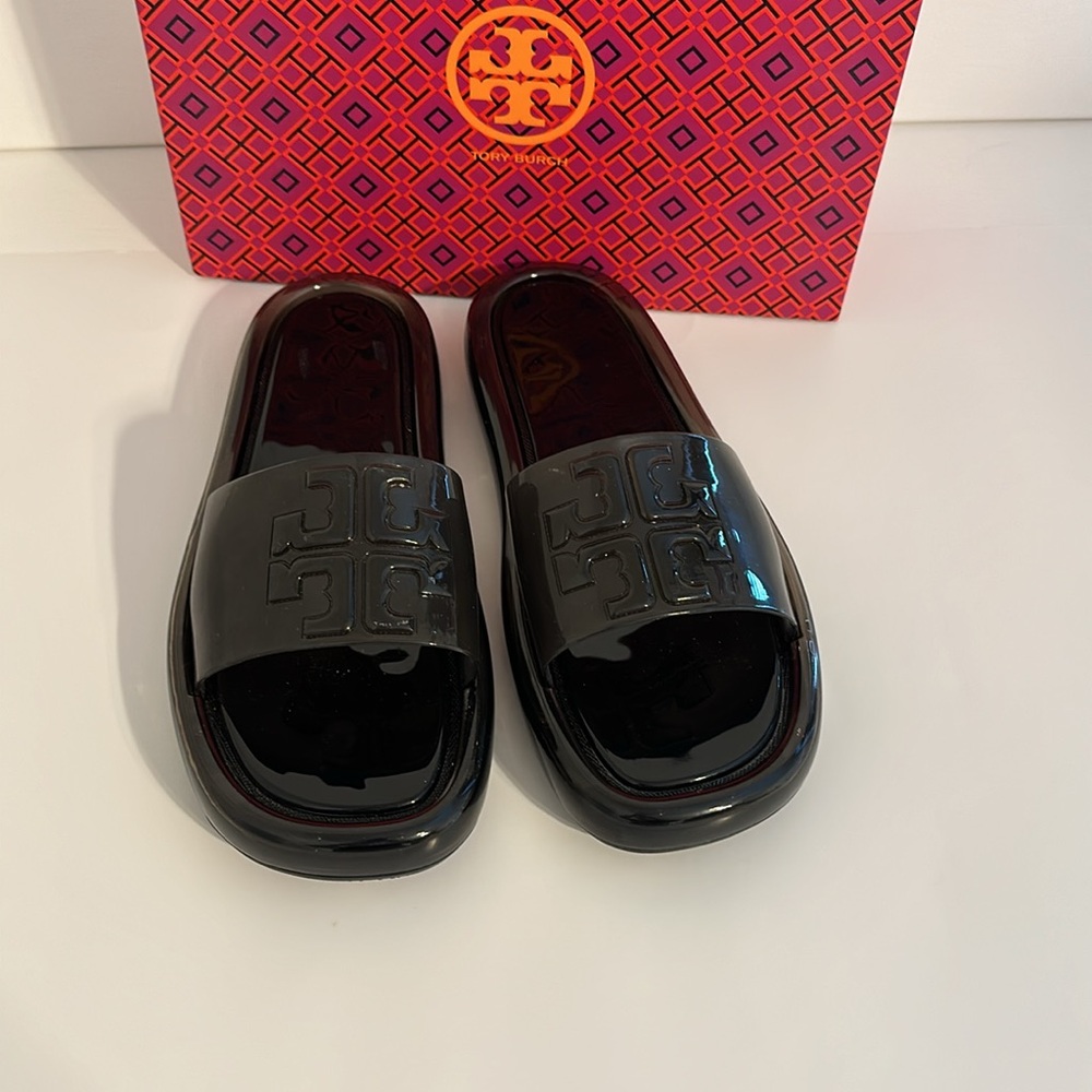 Authentic Tory Burch
Bubble Jelly Slide
Sandal (Women) - Picture 5 of 10